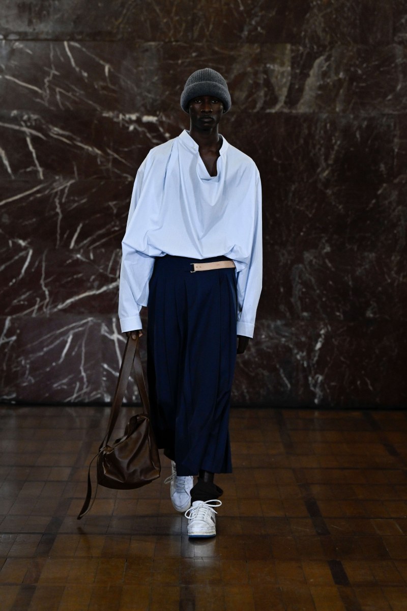 Hed Mayner reescribe lo clásico para fw26 en Pitti Uomo 109