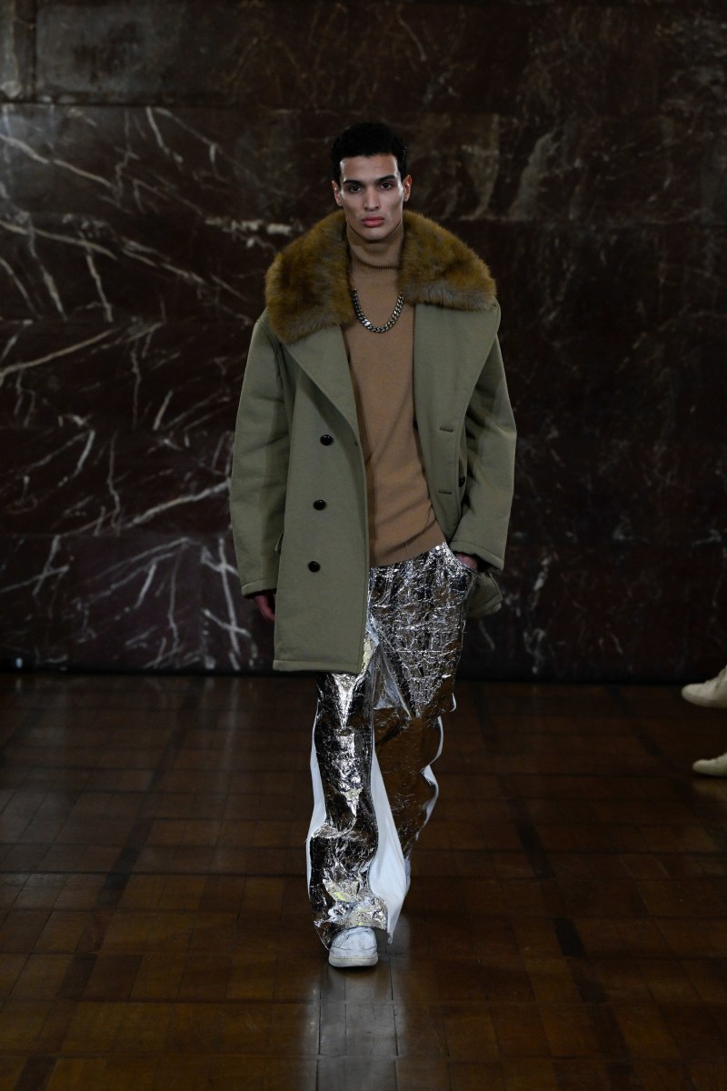 Hed Mayner reescribe lo clásico para fw26 en Pitti Uomo 109