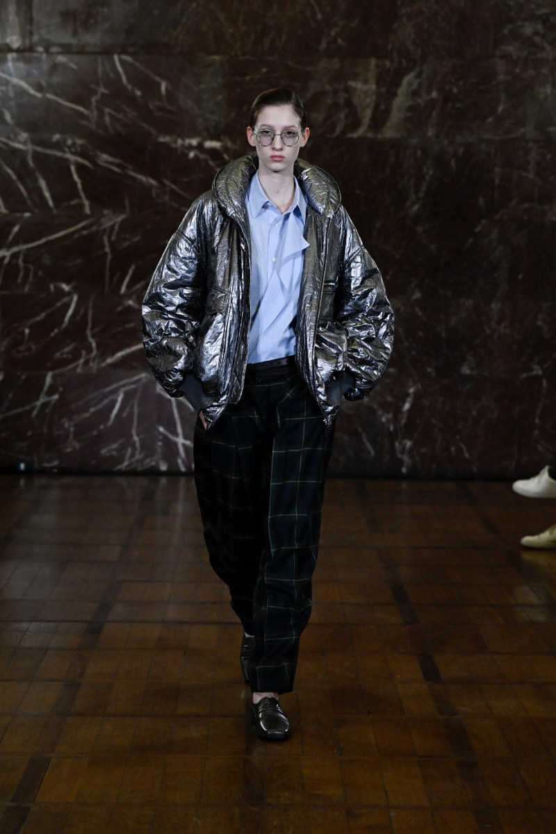 Hed Mayner reescribe lo clásico para fw26 en Pitti Uomo 109