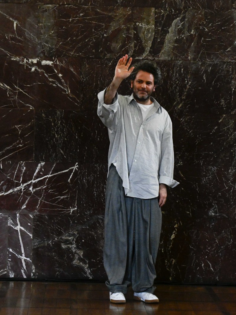 Hed Mayner reescribe lo clásico para fw26 en Pitti Uomo 109