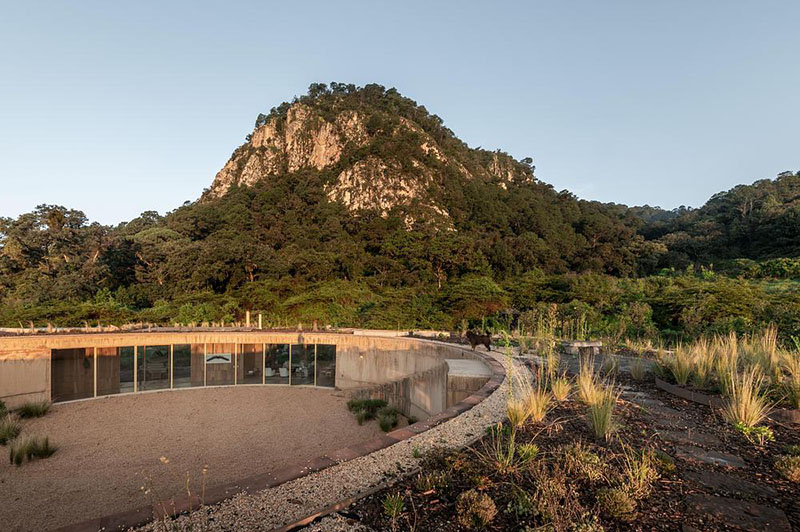 House 720 Degrees: una casa circular de Fernanda Canales