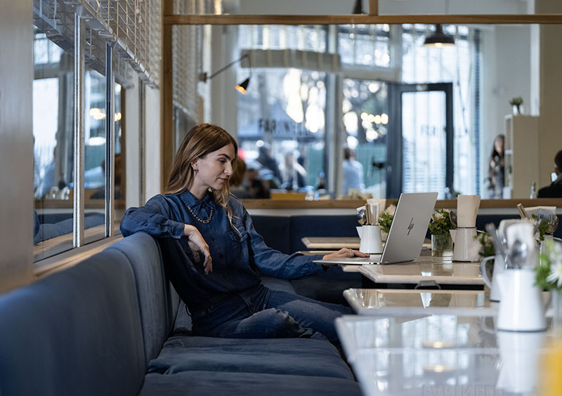 HP OmniBook X Flip 16: el convertible duradero con Copilot+