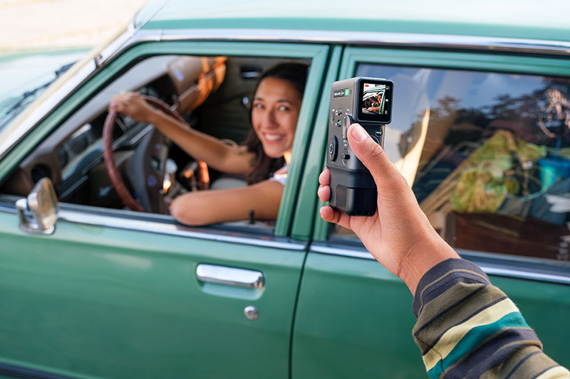 Instax mini Evo Cinema: el diseño retro como protagonista