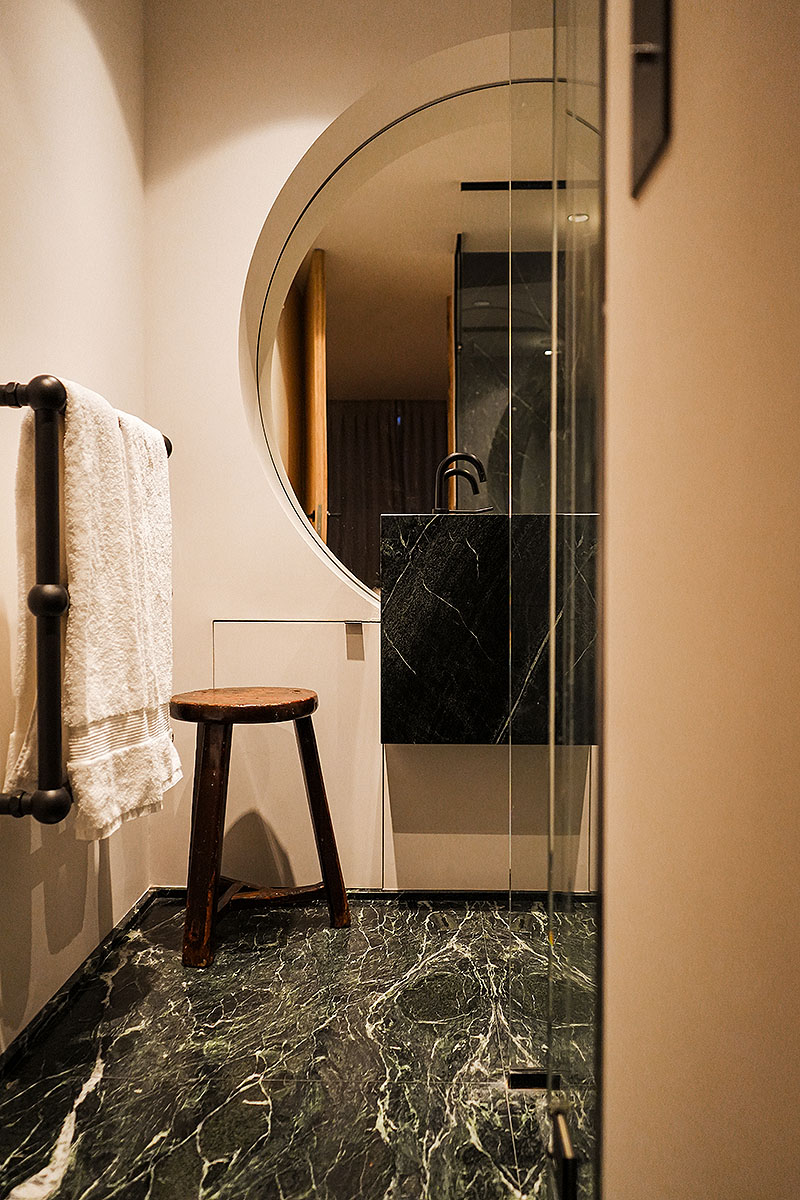 Jacob: el apartamento de París rodeado de arte y diseño