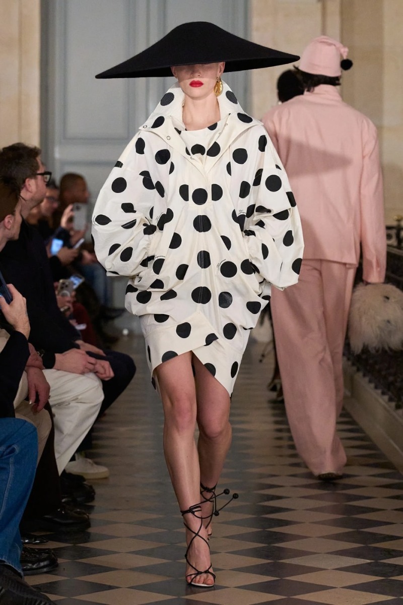 Jacquemus celebra sus códigos e inspiraciones para fw26