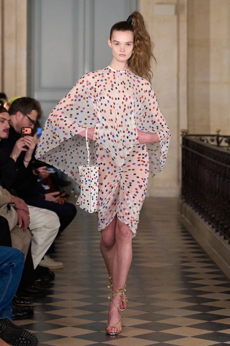 Jacquemus celebra sus códigos e inspiraciones para fw26