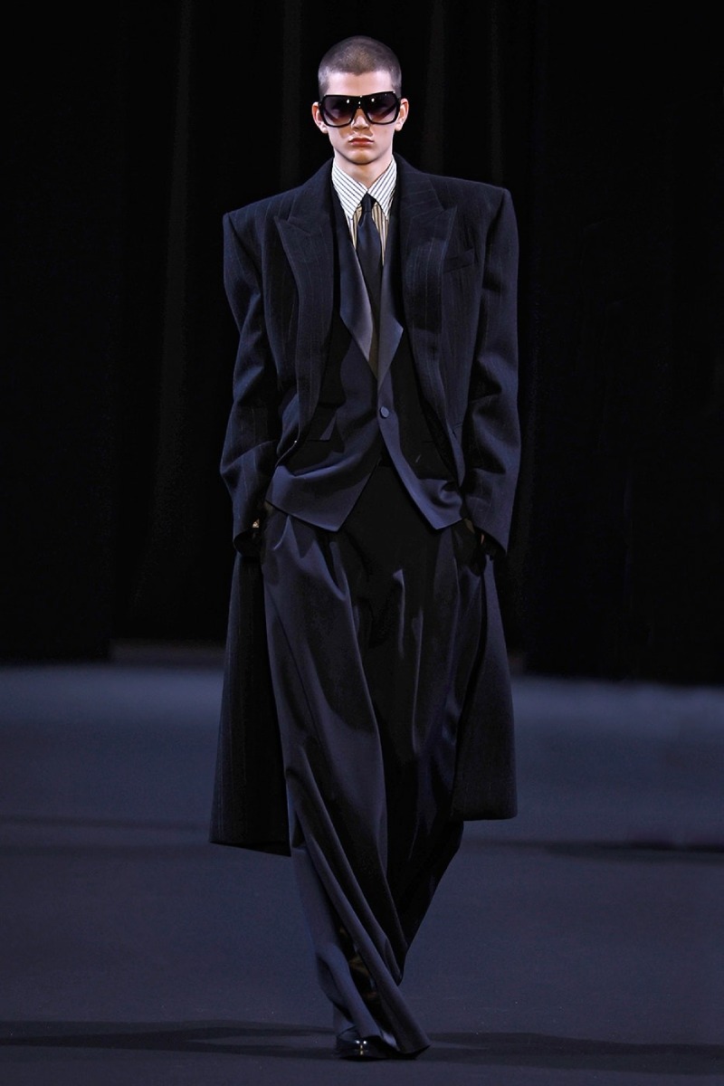 Juun.J sigue explorando la sastrería radicalizada para fw26