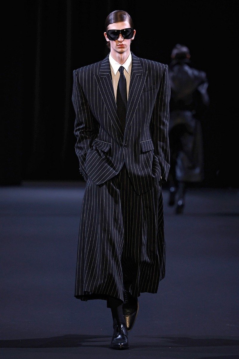 Juun.J sigue explorando la sastrería radicalizada para fw26