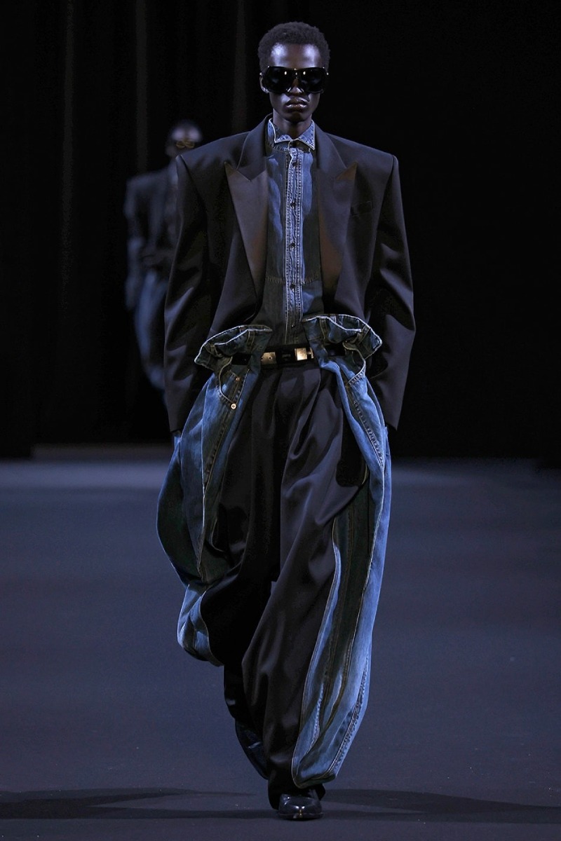 Juun.J sigue explorando la sastrería radicalizada para fw26