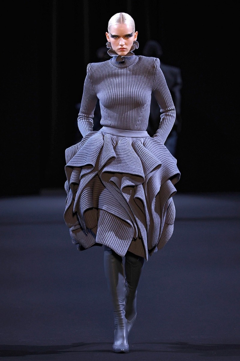 Juun.J sigue explorando la sastrería radicalizada para fw26