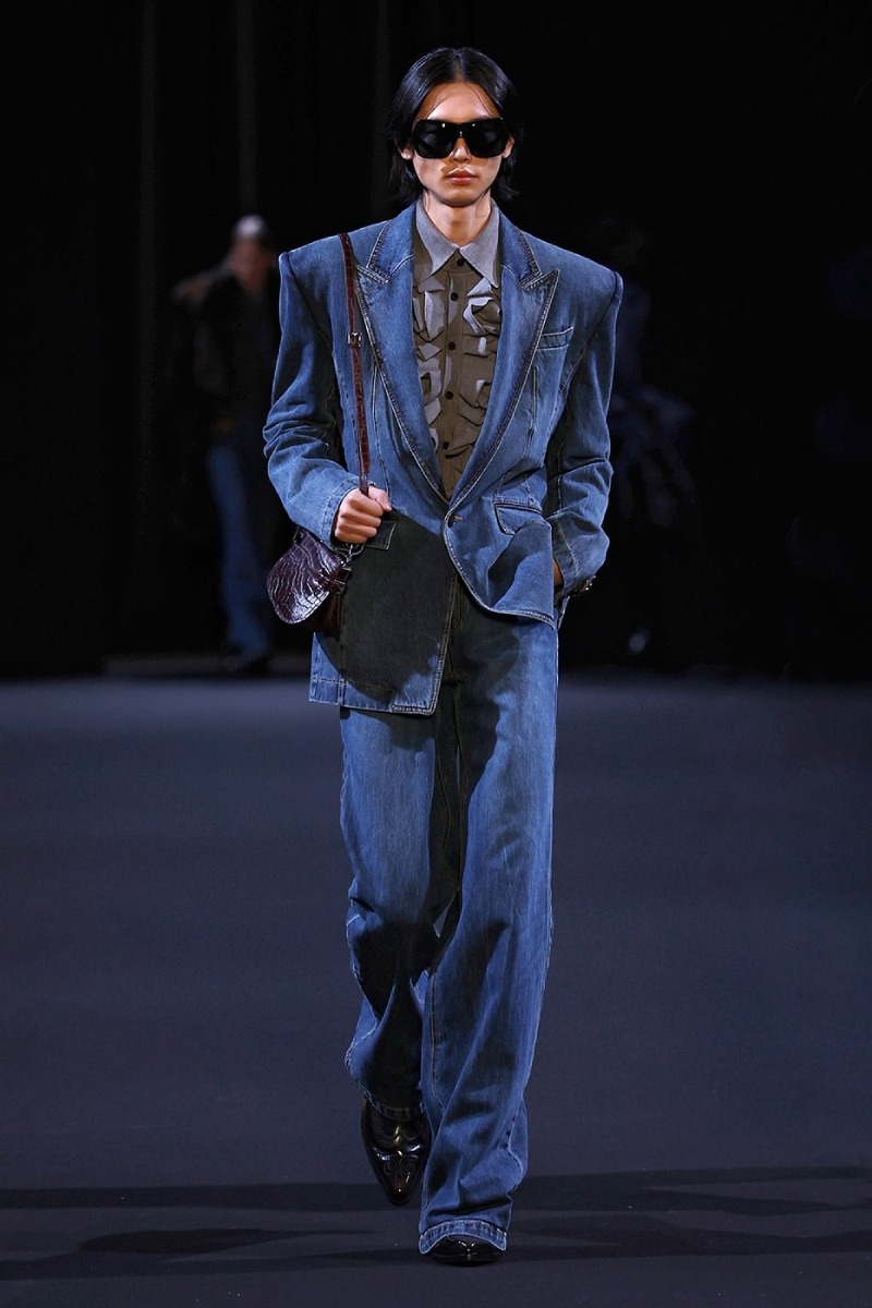 Juun.J sigue explorando la sastrería radicalizada para fw26