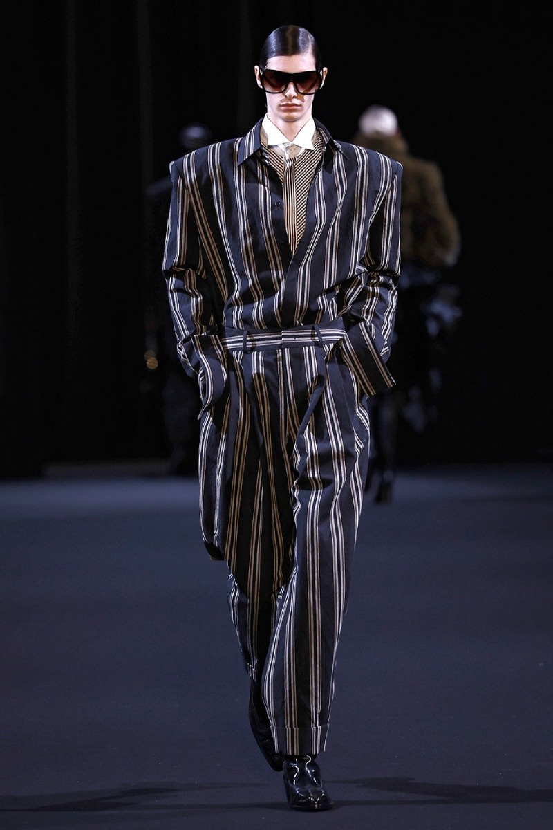 Juun.J sigue explorando la sastrería radicalizada para fw26