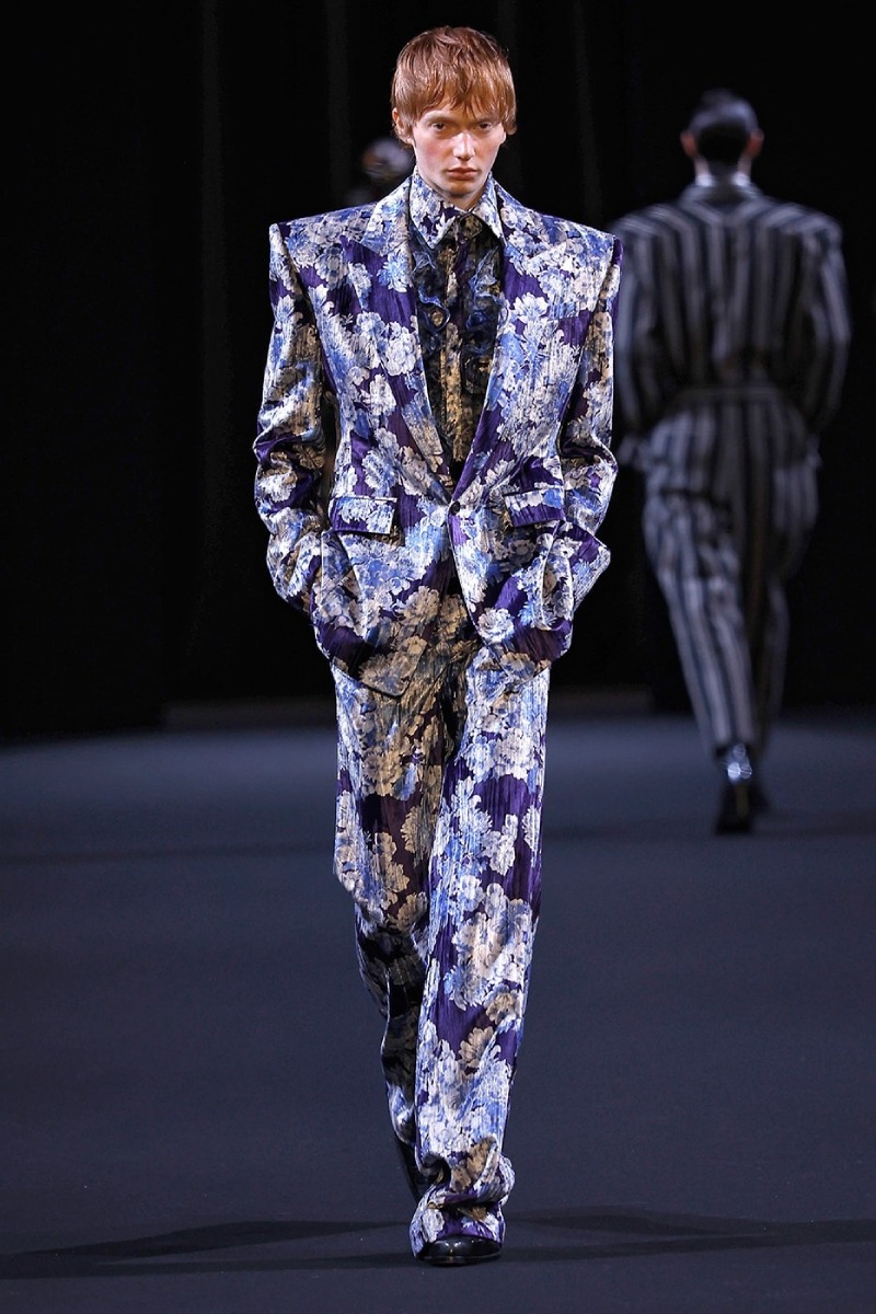 Juun.J sigue explorando la sastrería radicalizada para fw26