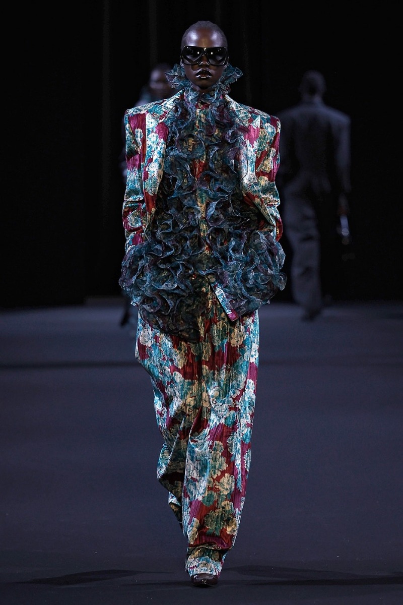 Juun.J sigue explorando la sastrería radicalizada para fw26