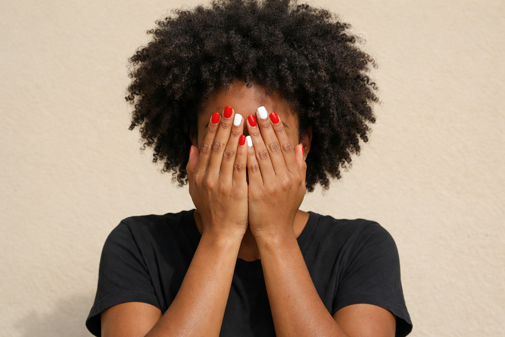 Del Cloud Dancer al negro, así serán tus uñas en 2026