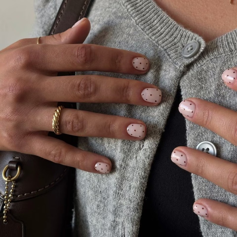 Del Cloud Dancer al negro, así serán tus uñas en 2026