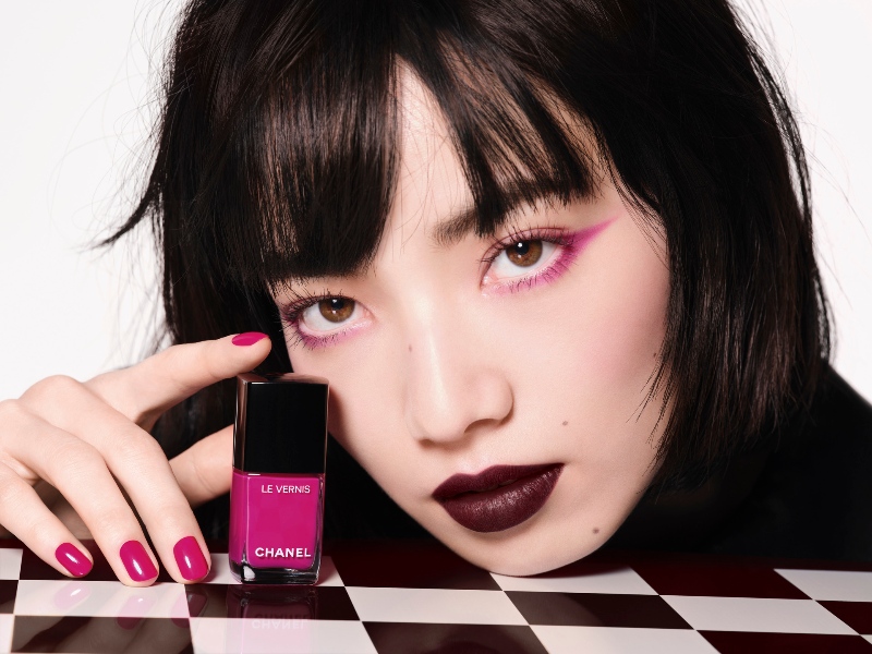 Chanel sabe que el clean look queda atrás: todas góticas