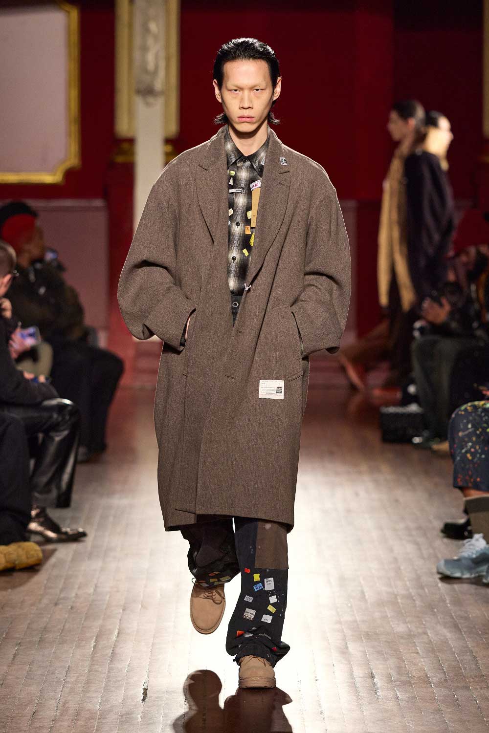 Mihara Yasuhiro FW26 o el eterno ahora de la moda masculina