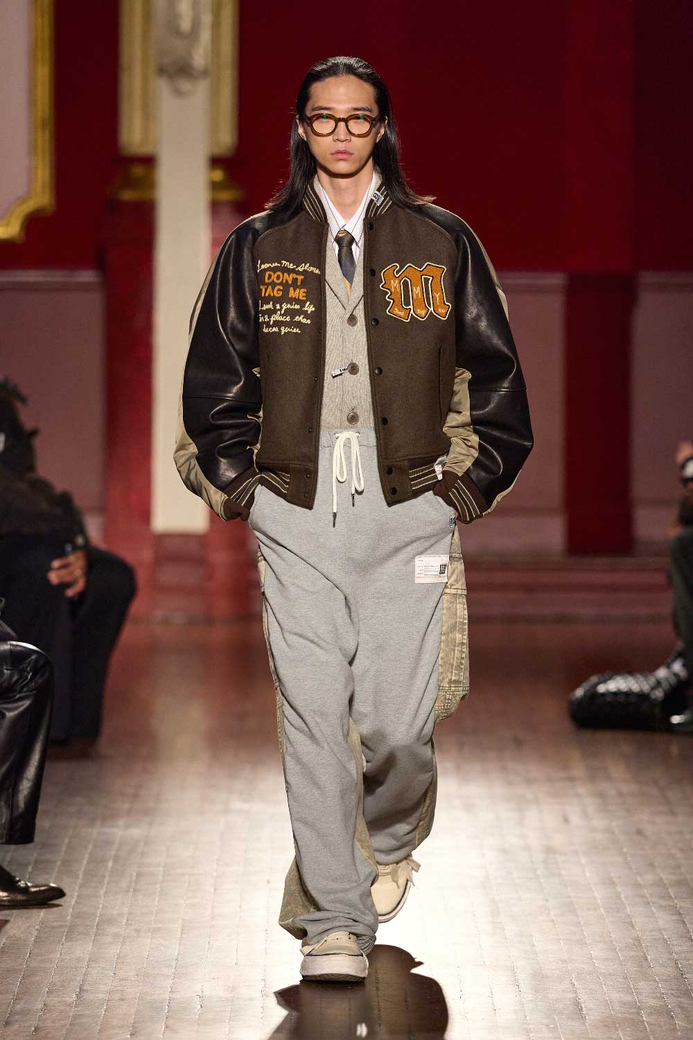 Mihara Yasuhiro FW26 o el eterno ahora de la moda masculina