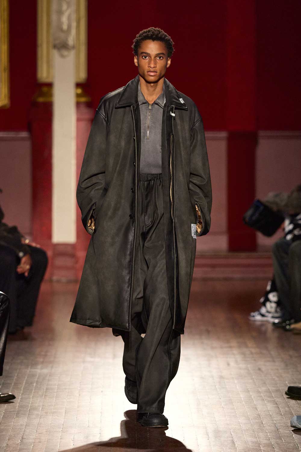 Mihara Yasuhiro FW26 o el eterno ahora de la moda masculina