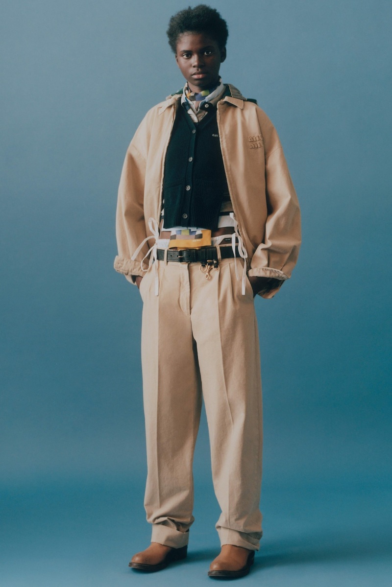 Miu Miu nos da una nueva idea del workwear y la utilidad