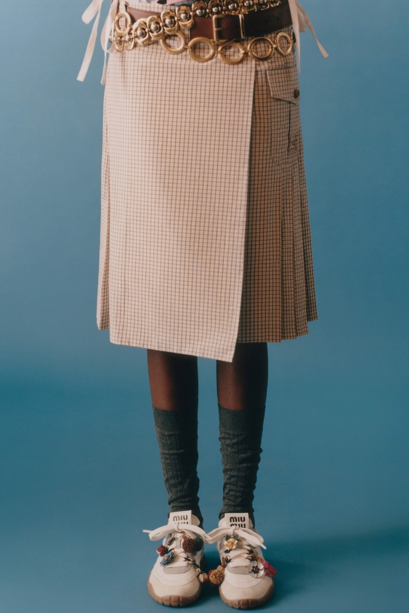 Miu Miu nos da una nueva idea del workwear y la utilidad