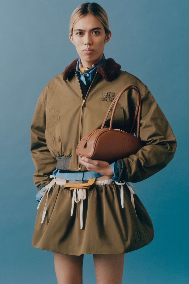 Miu Miu nos da una nueva idea del workwear y la utilidad