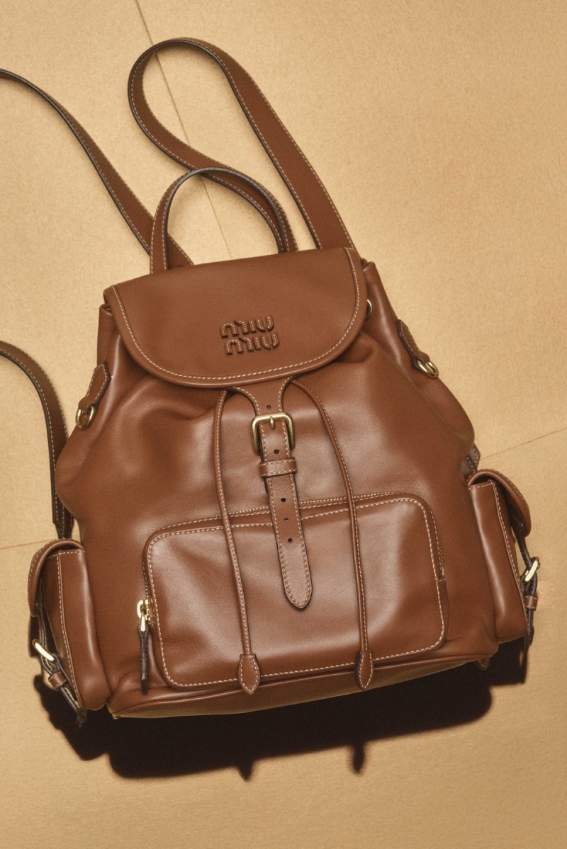 Miu Miu nos da una nueva idea del workwear y la utilidad