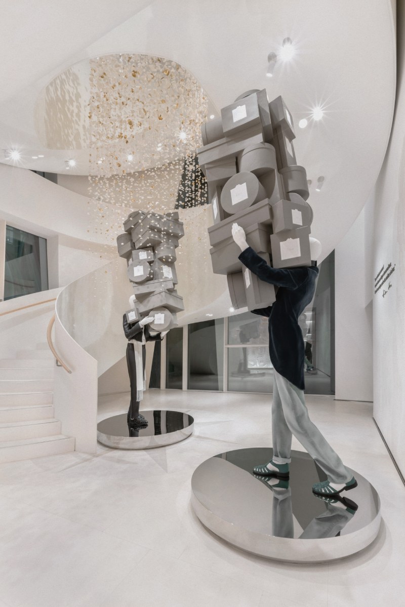 Dior celebra la llegada de ss26 con nuevos escaparates