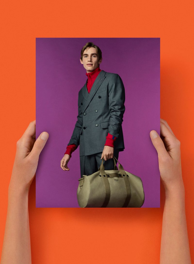 La campaña de Prada es una apuesta por el medio físico