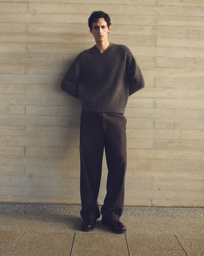 COS estrena nuevos esenciales en lana merino para invierno