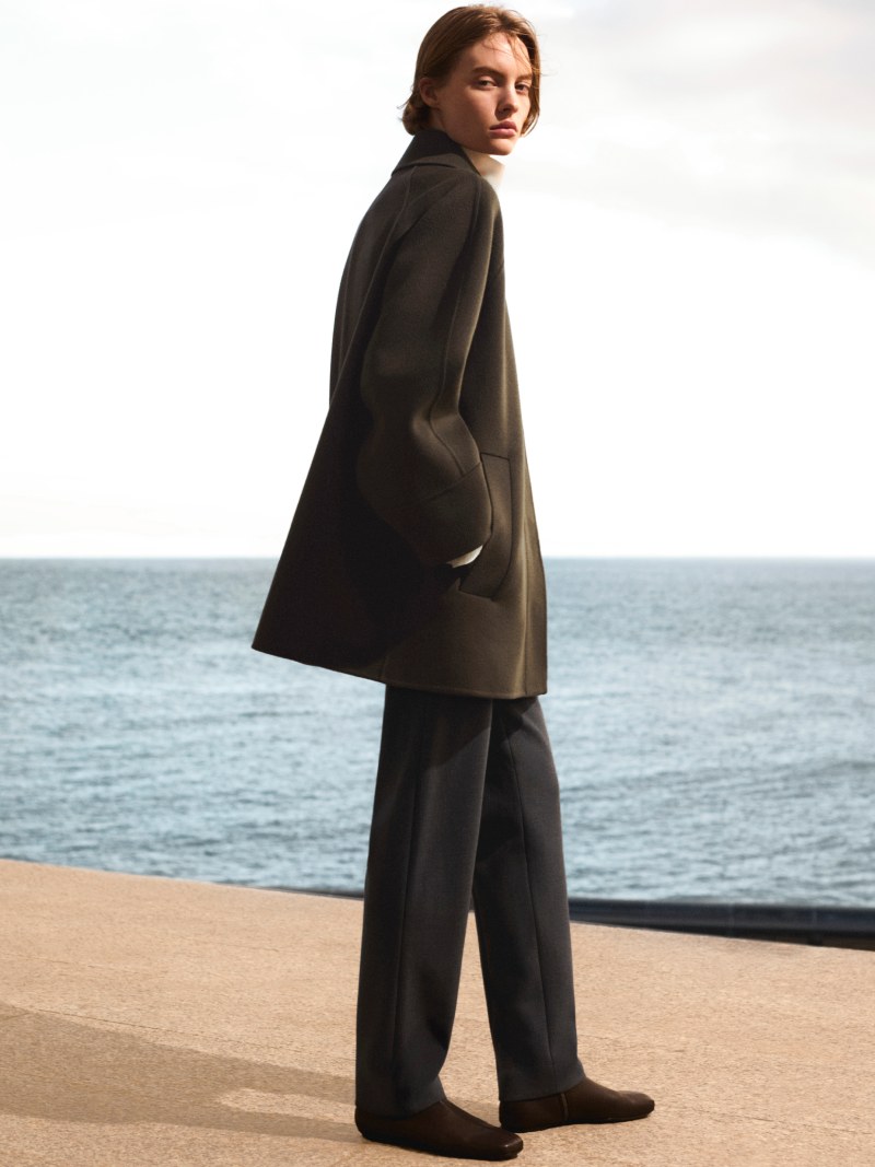 COS estrena nuevos esenciales en lana merino para invierno