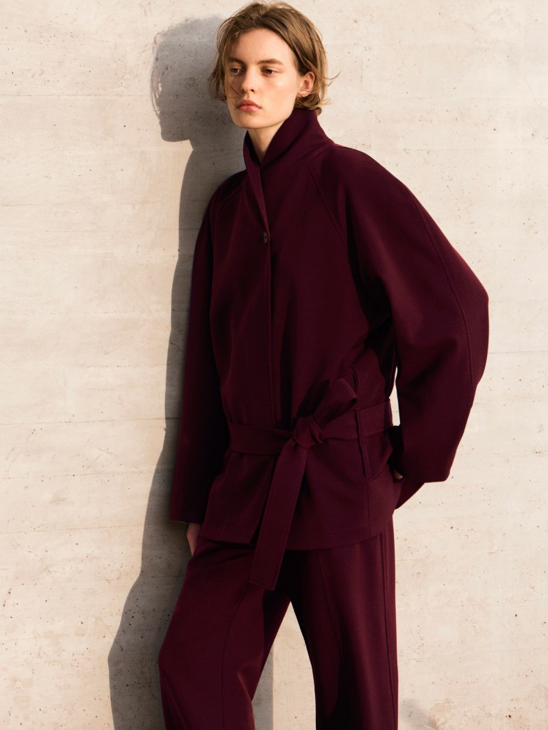 COS estrena nuevos esenciales en lana merino para invierno