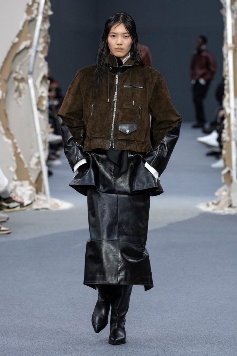 Sacai redobla en reconstrucción y vanguardia para fw26