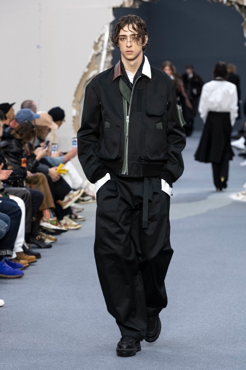 Sacai redobla en reconstrucción y vanguardia para fw26