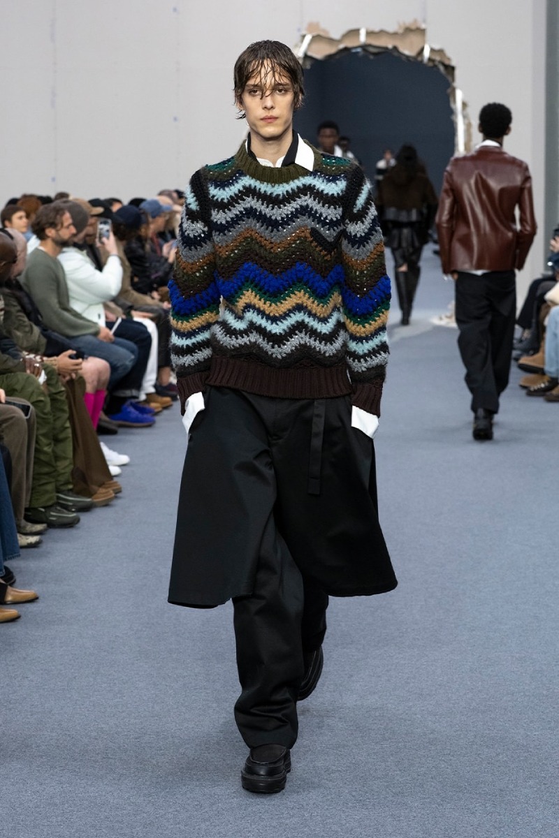 Sacai redobla en reconstrucción y vanguardia para fw26