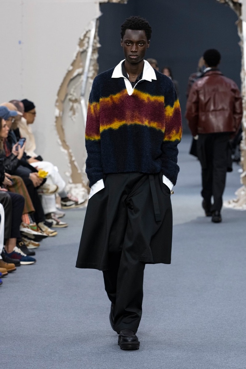 Sacai redobla en reconstrucción y vanguardia para fw26