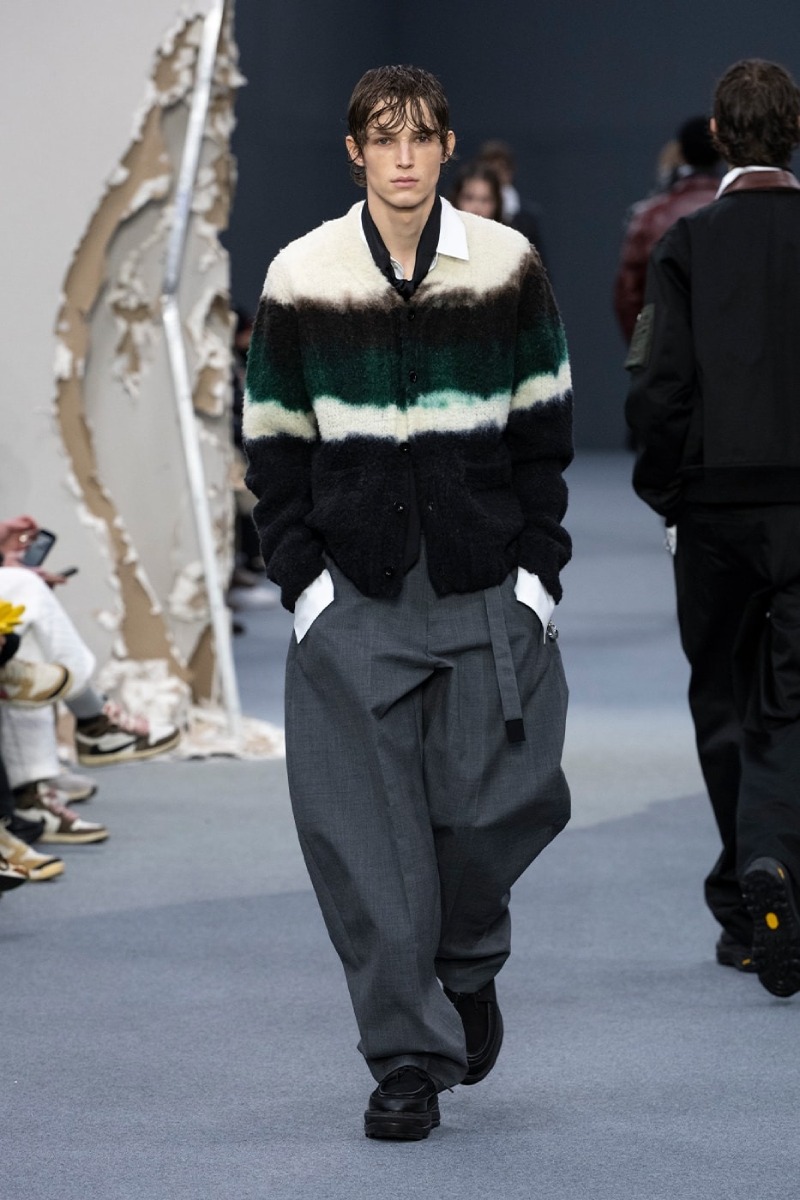 Sacai redobla en reconstrucción y vanguardia para fw26