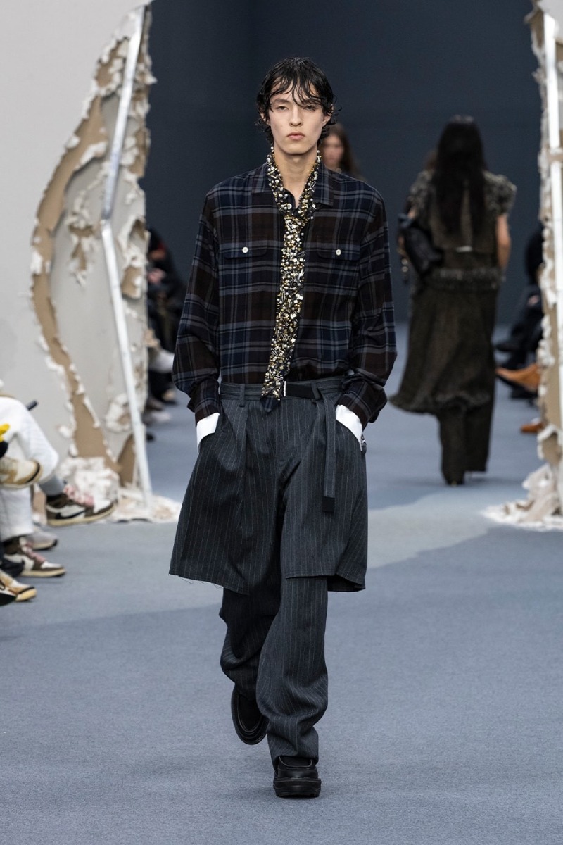 Sacai redobla en reconstrucción y vanguardia para fw26