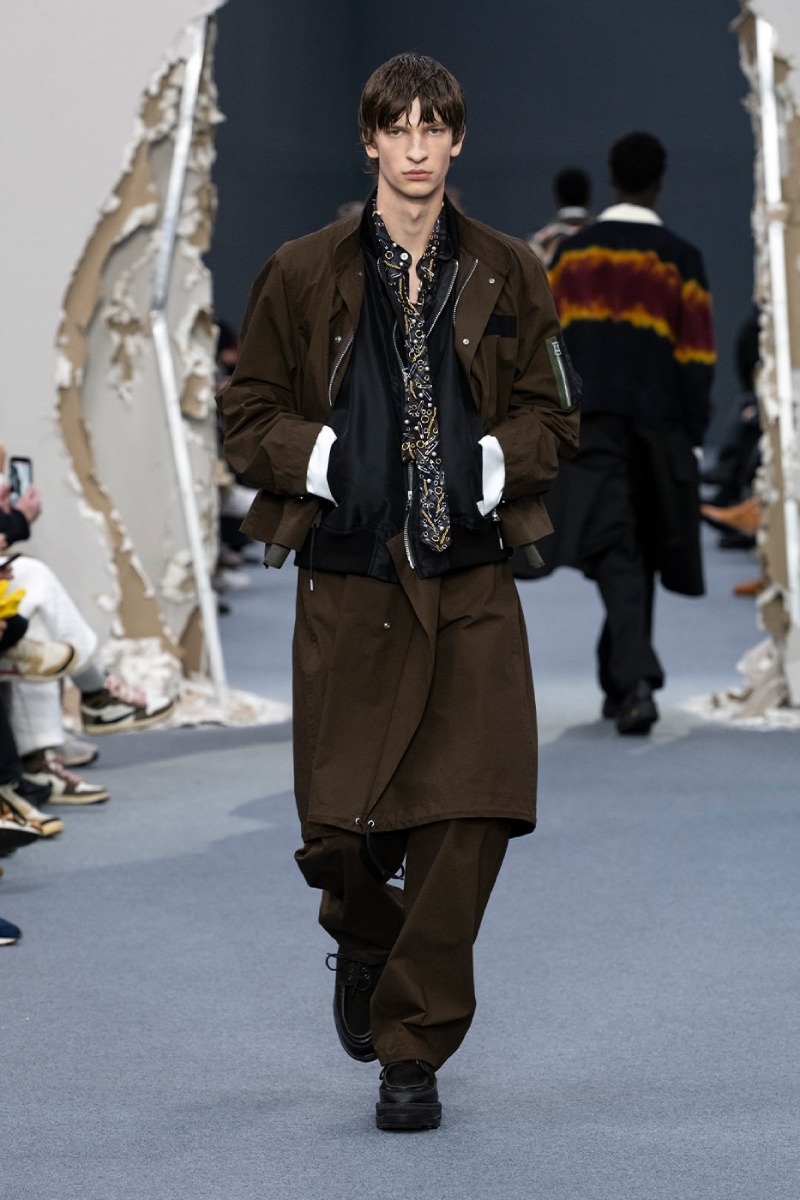 Sacai redobla en reconstrucción y vanguardia para fw26