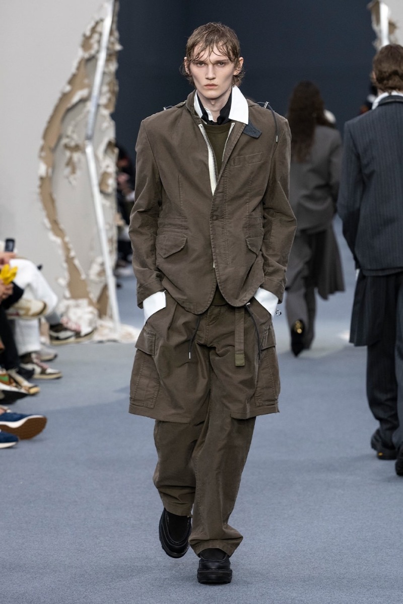 Sacai redobla en reconstrucción y vanguardia para fw26