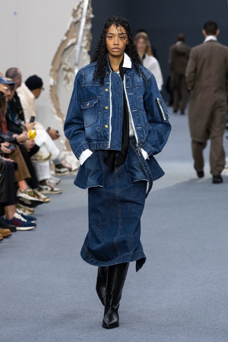 Sacai redobla en reconstrucción y vanguardia para fw26