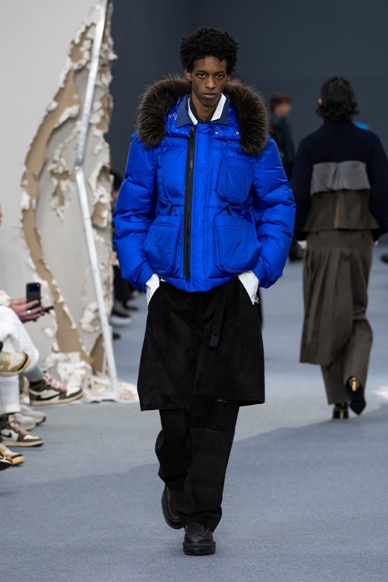 Sacai redobla en reconstrucción y vanguardia para fw26