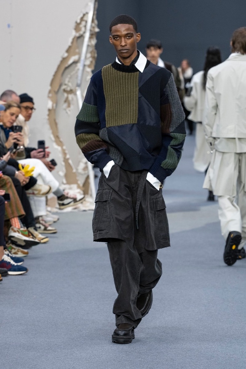 Sacai redobla en reconstrucción y vanguardia para fw26