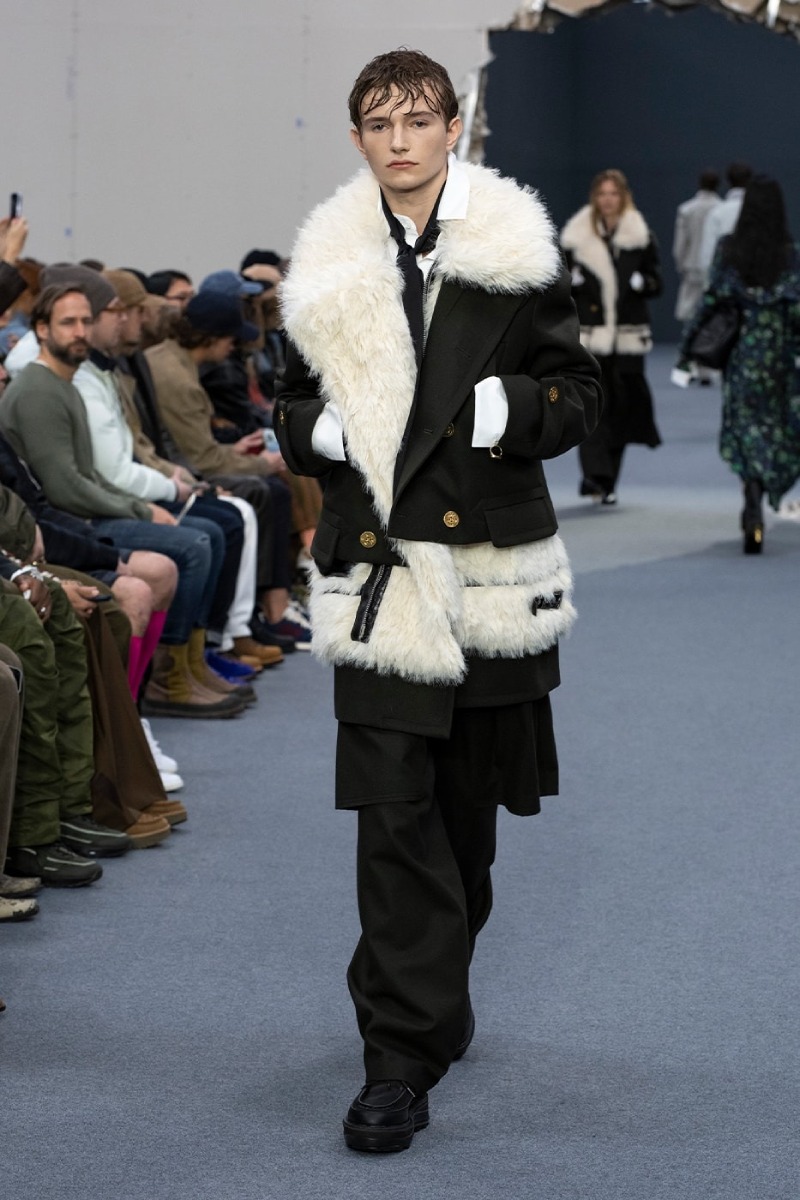 Sacai redobla en reconstrucción y vanguardia para fw26