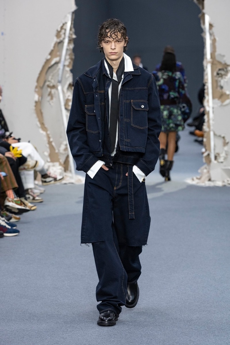 Sacai redobla en reconstrucción y vanguardia para fw26