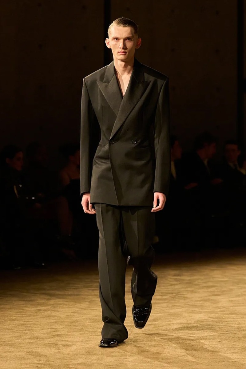 Saint Laurent hace un estudio de intimidad y masculinidad