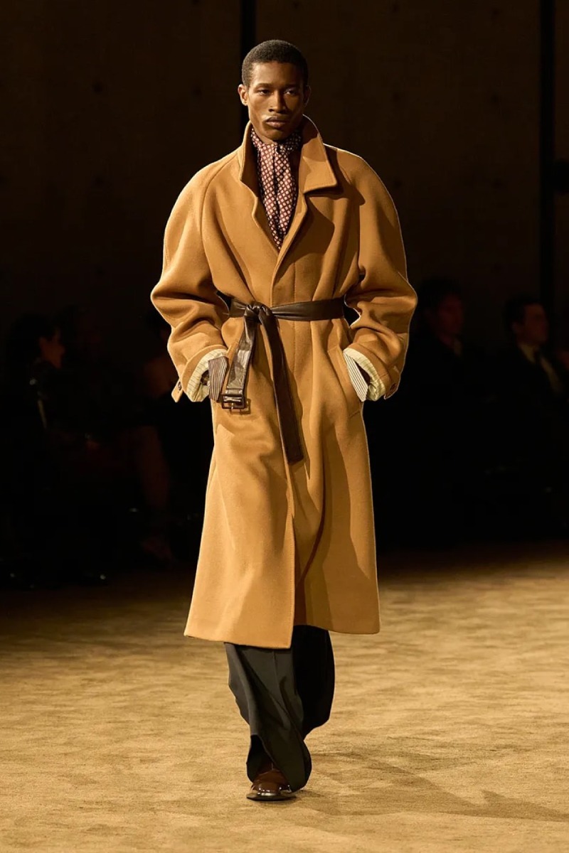 Saint Laurent hace un estudio de intimidad y masculinidad