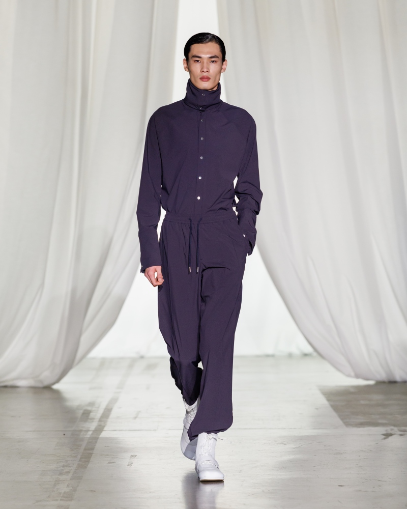 Saul Nash explora la construcción de identidad con chándal