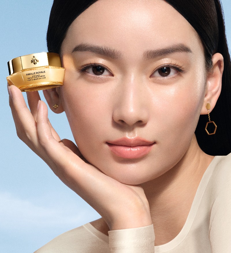 Guerlain cuida la zona de ojos con miel y ácido hialurónico